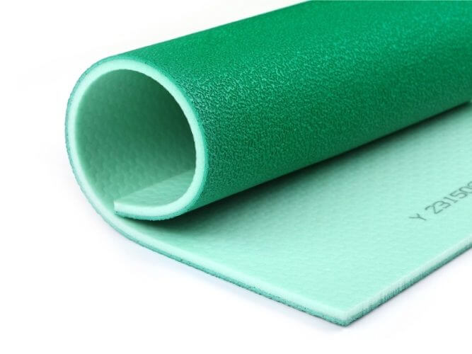 dịch vụ thi công thảm sàn PVC sân cầu lông chuyên nghiệp